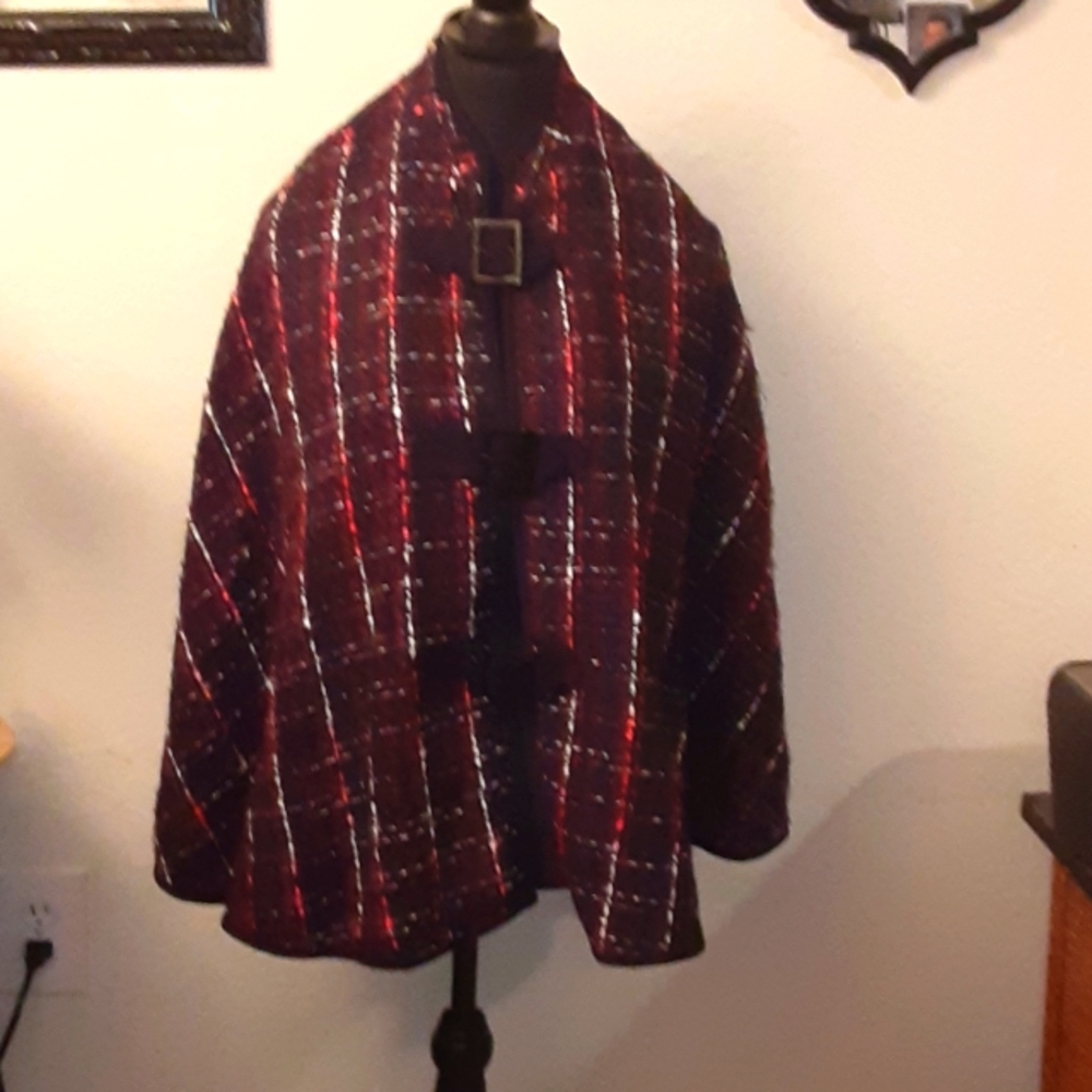 Poncho red and black small Anne Carson